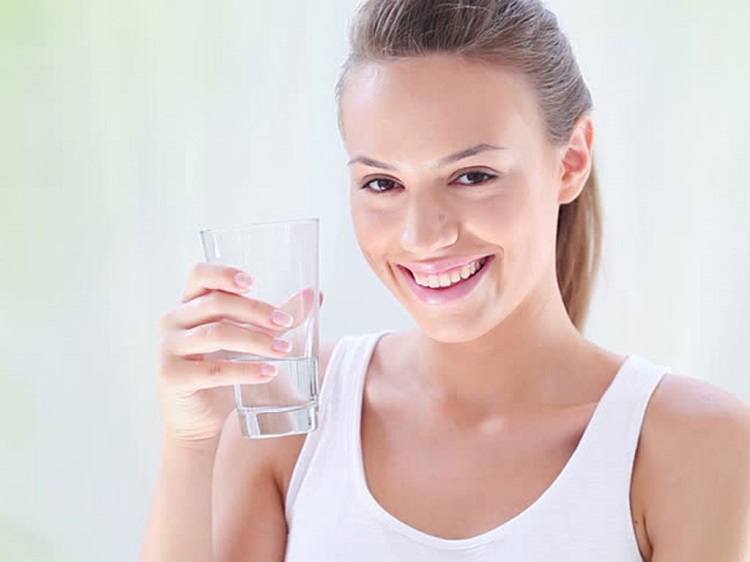 Trung bình mỗi ngày bạn cần uống đủ 2 - 3 lít nước