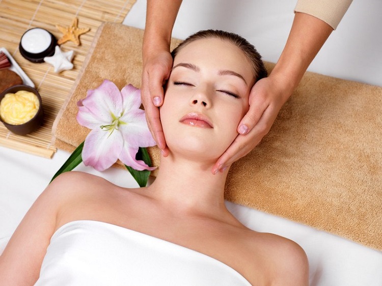 Massage da mặt thường xuyên sẽ giúp chống lão hóa da hữu hiệu