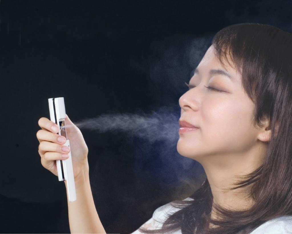 Xịt khoáng cho da ngay cả khi mặt mộc xịt khoáng dưỡng ẩm cho da